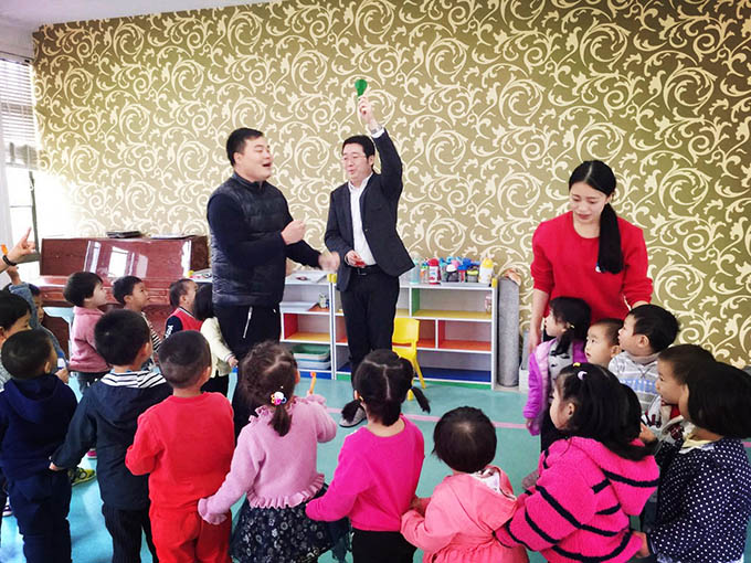 嬰智貝佳老閔行園：爸爸進(jìn)課堂，歡樂一刻